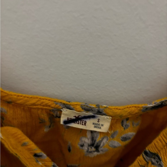 Hollister floral yellow top - Picture 3 of 3